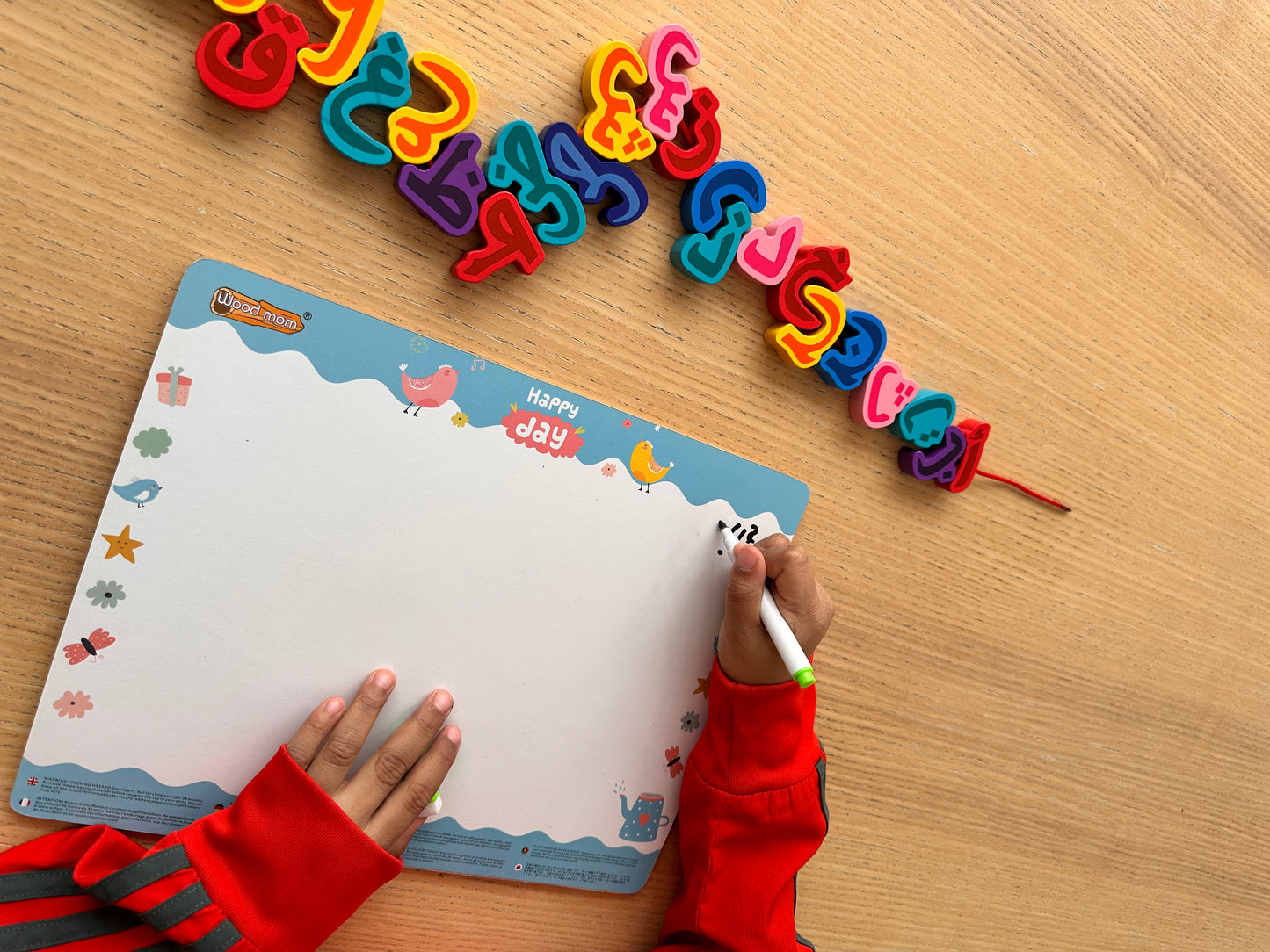 Puzzle en bois de l'alphabet arabe - Ardoise effaçable + feutre | Lettres à enfiler | Jouet éducatif 3 ans+